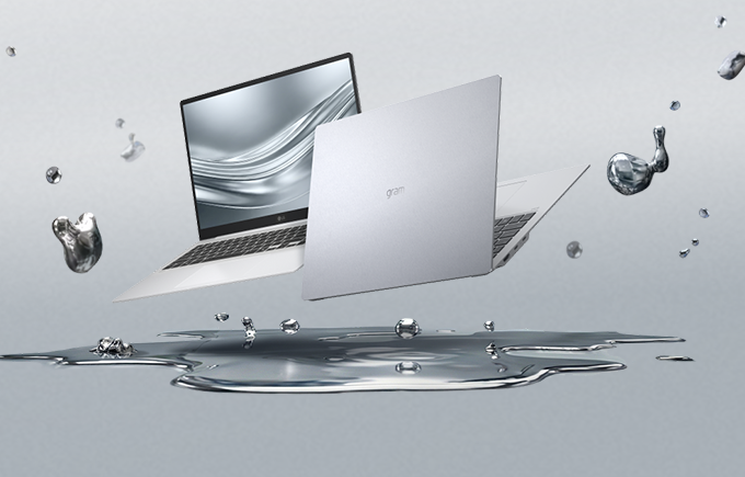 메탈릭한 배경에 그램 노트북 2대가 서로 반대편을 향해 펼쳐져 있음